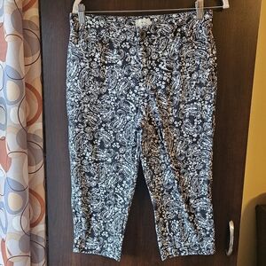 St. John's Bay Black and White Paisley Capri Pants Size 8
